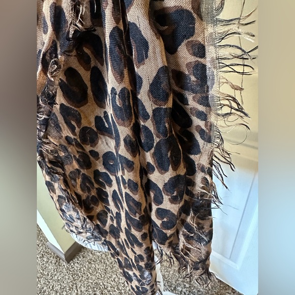 100% Authentic LOUIS VUITTON Leopard Print Cashmere Silk Scarf Wrap - Picture 10 of 15